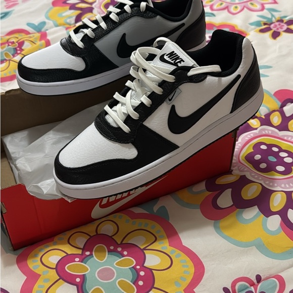 Nike Classic Black and White Sneakers - Picture 5 of 7